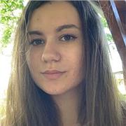 Étudiante en fac d’économie donne des cours de mathématiques dans l’enseignement primaire/secondaire